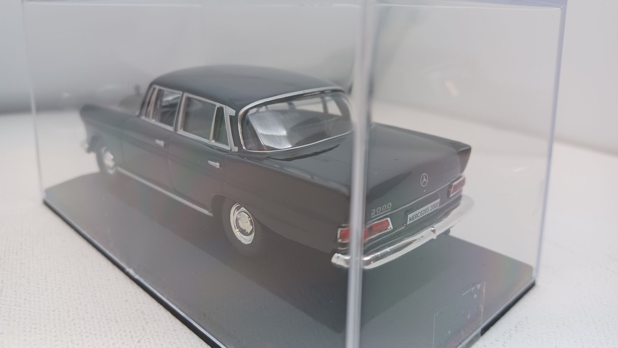 Macheta Mercedes 200 D 1:43