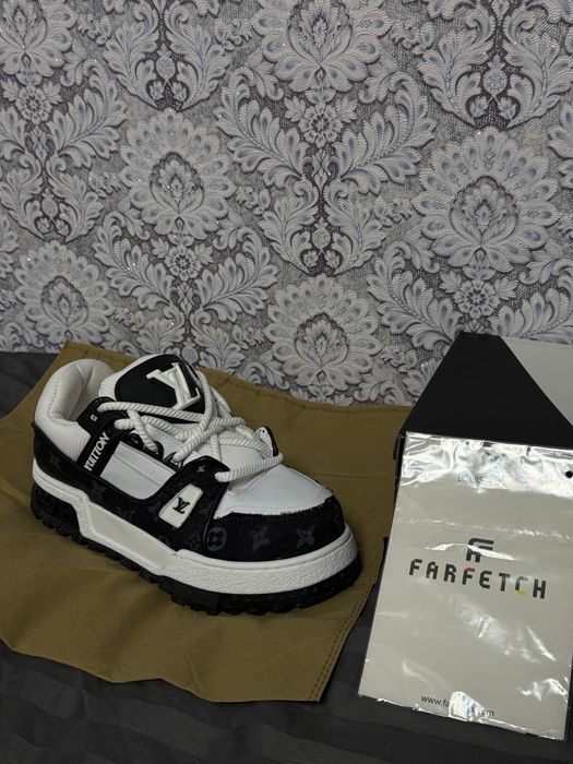 Adidasi Louis Vuitton
