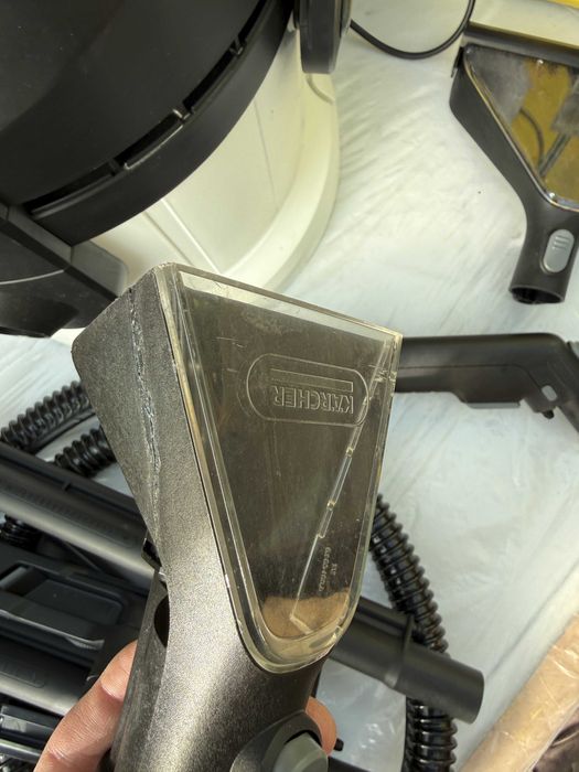 Aspirator cu spalare prin injectie-extractie Karcher SE 4, 1000 W