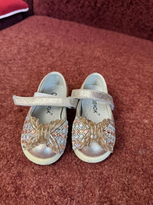 Продам детские туфли