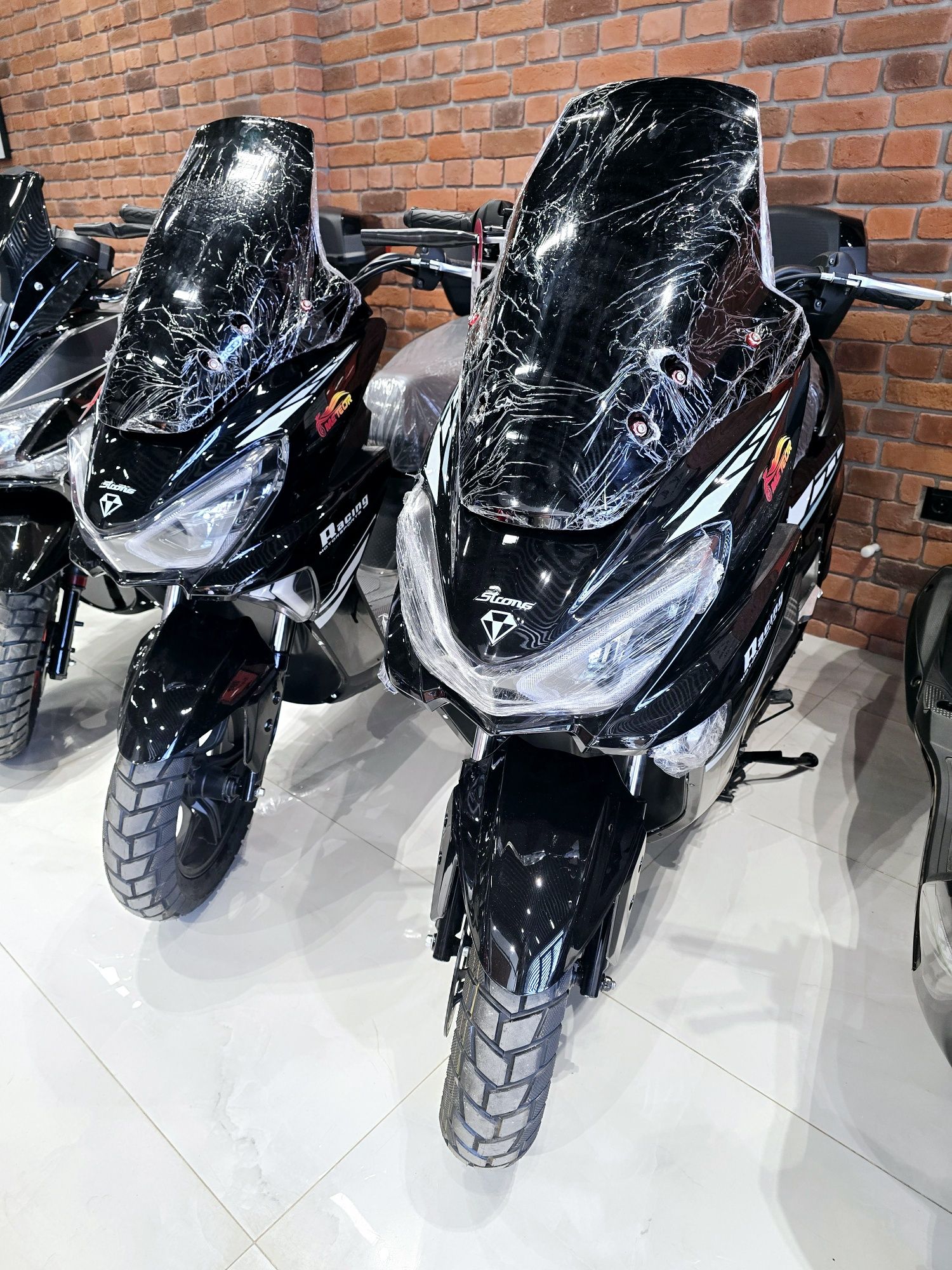 Skuter TANK "Meteor brendi ostida 1 qo'ldan