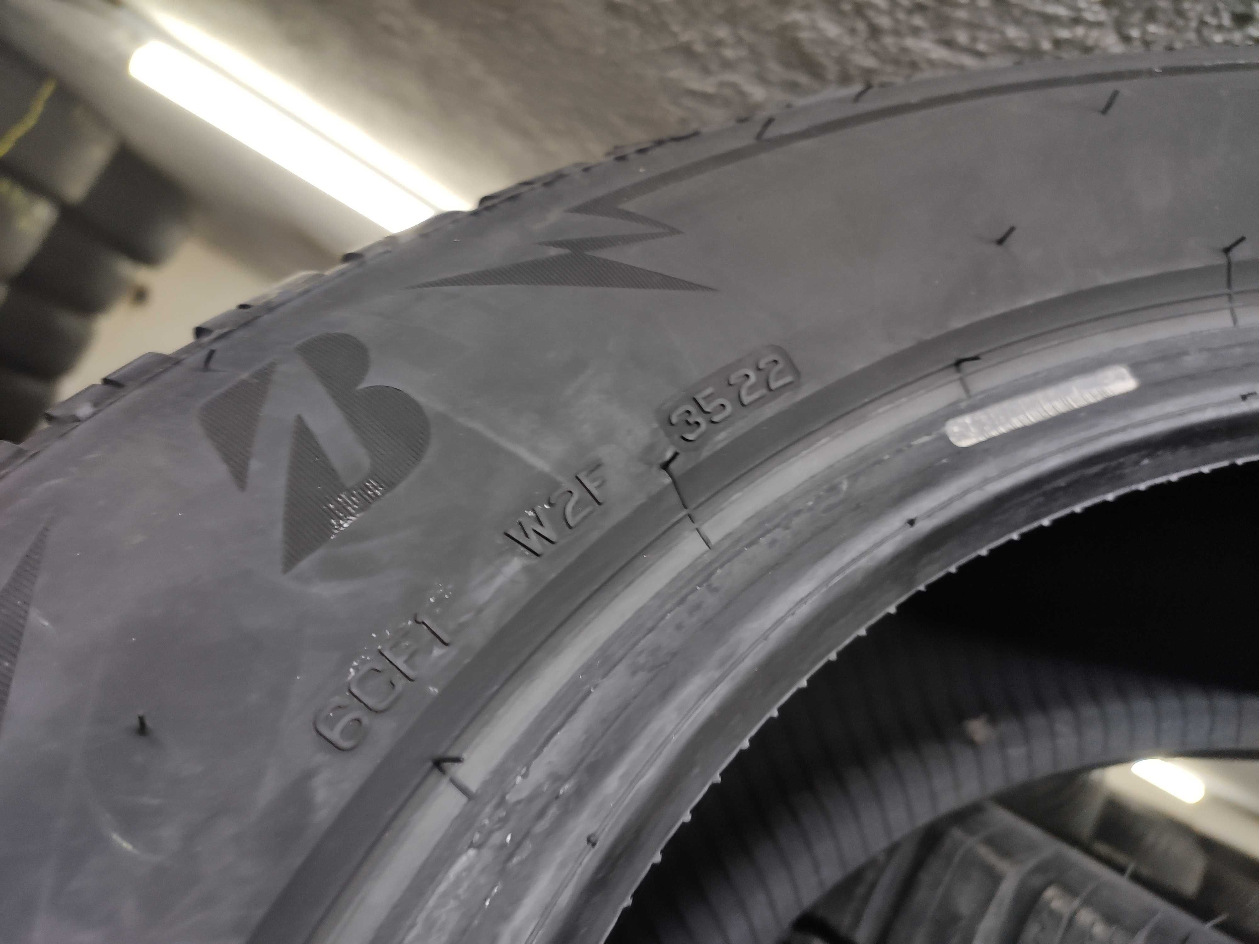4бр Зимни гуми 215 60 16 - Bridgestone - DOT 2022