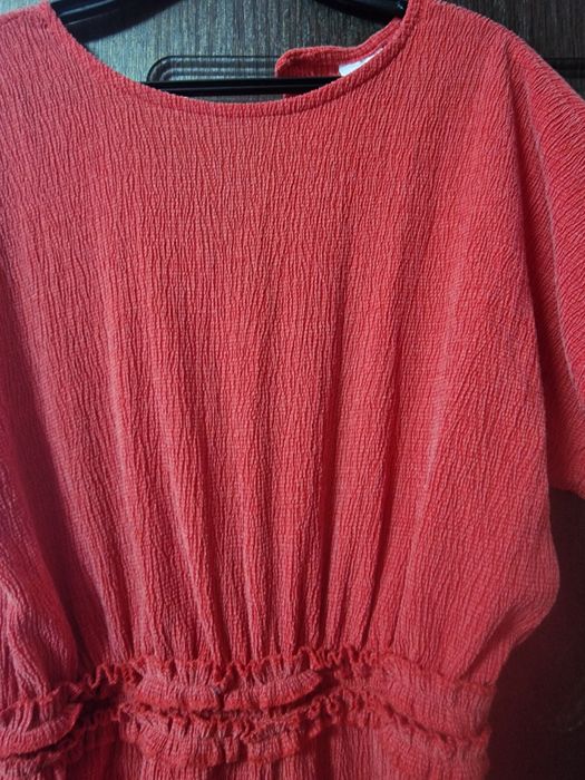 Червен гащеризон на Zara