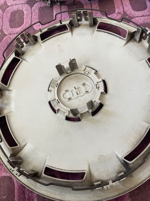 Продавам тасове за АУДИ/AUDI