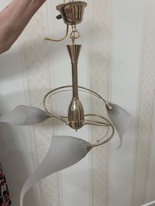 Люстра трехрожковая