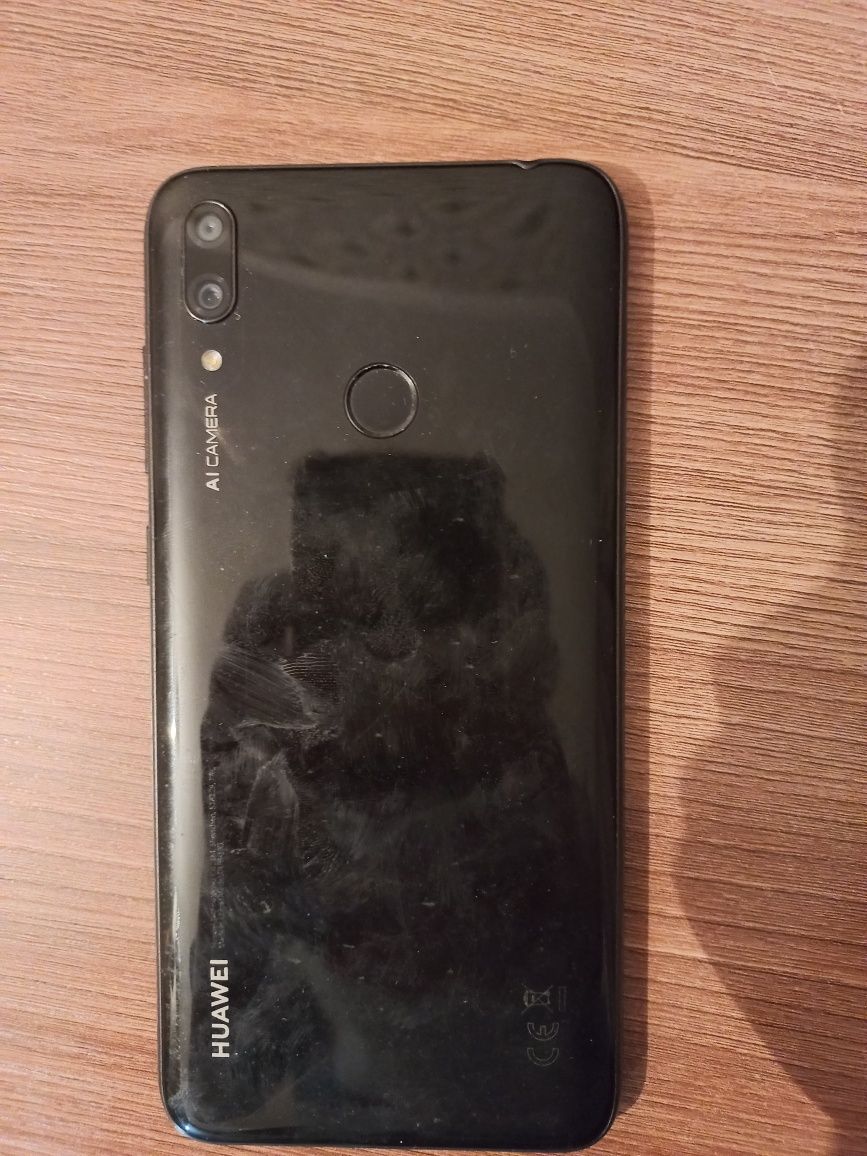 Продается телефон Huawei Y7 2019