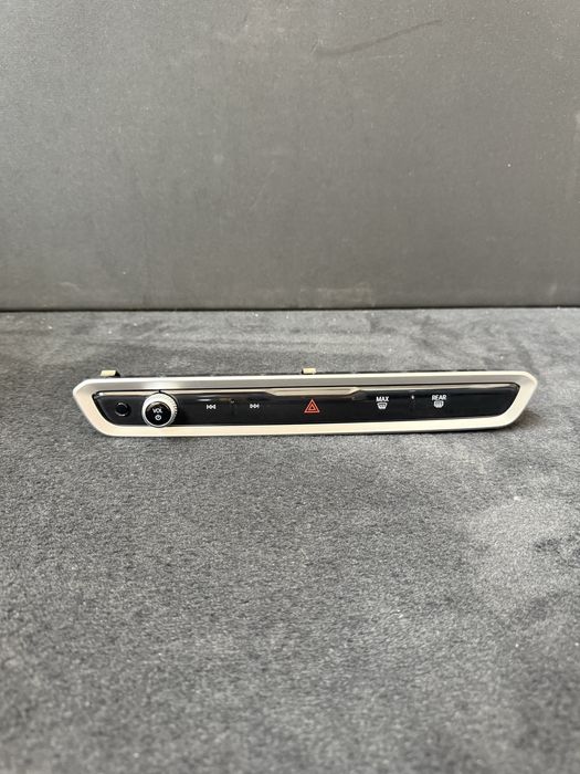 Panou radio butoane multimedia avarie BMW G05 G06 G07 G09 LCI