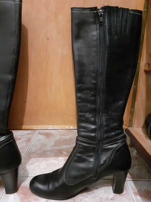 Елегантни черни ботуши
