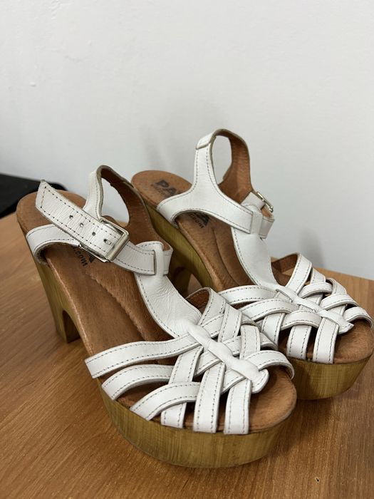 Продам новые кожаные танкетки белого цвета