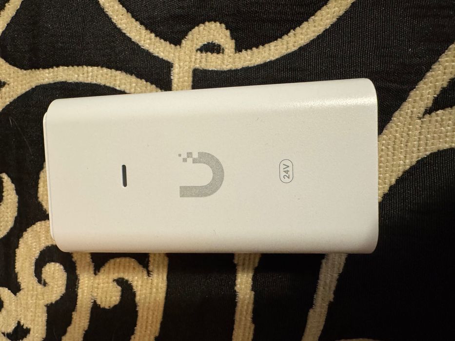 Ubiquiti PoE Injector 24V