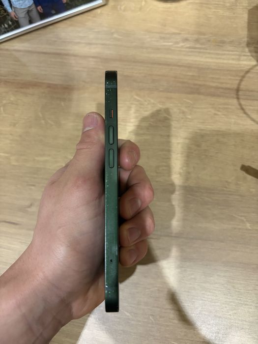 Продавам Iphone 13 128GB