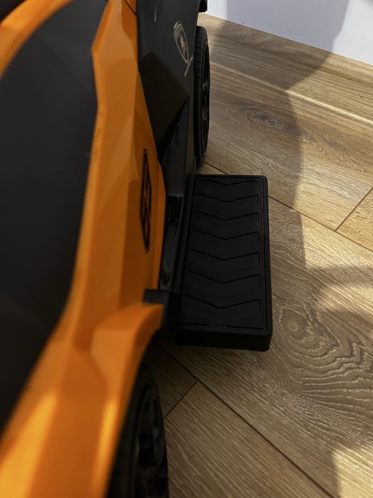 Masinuta cu maner in stare impecabila.