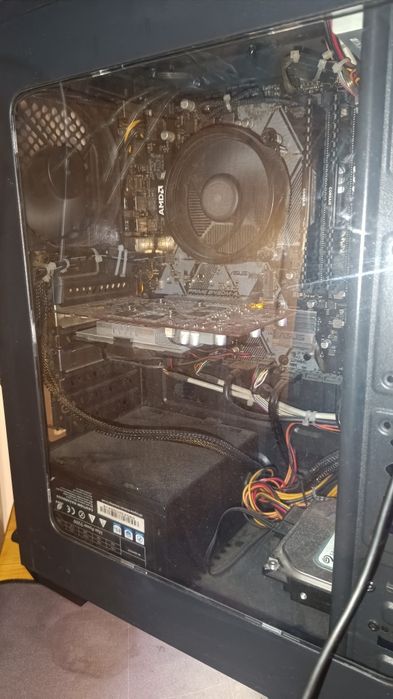 Геймърски настолен компютър с Монитор benq