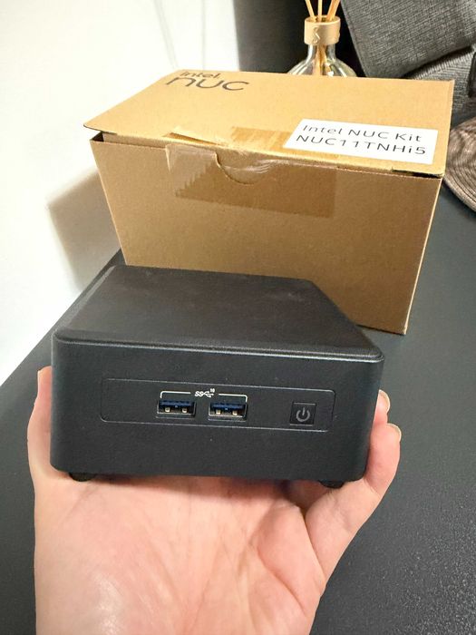 Intel NUC 11 Pro NUC11TNHi5 cu 64GB RAM + Addon NUCIOALUWS la cutie