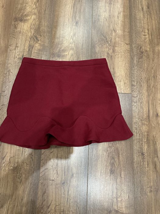 Червена, къса пола на Зара, есенна колекция