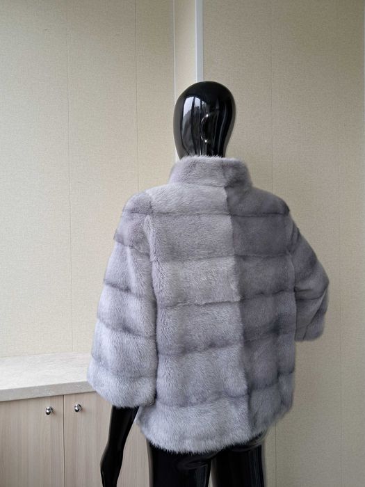 Haina de blana nurcă / vizon divină, incredibil. Culoare safir