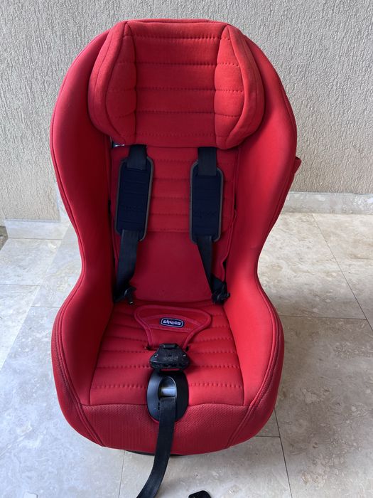 Scaun auto copii Chicco roșu, reglabil și confortabil – 9-18 kg