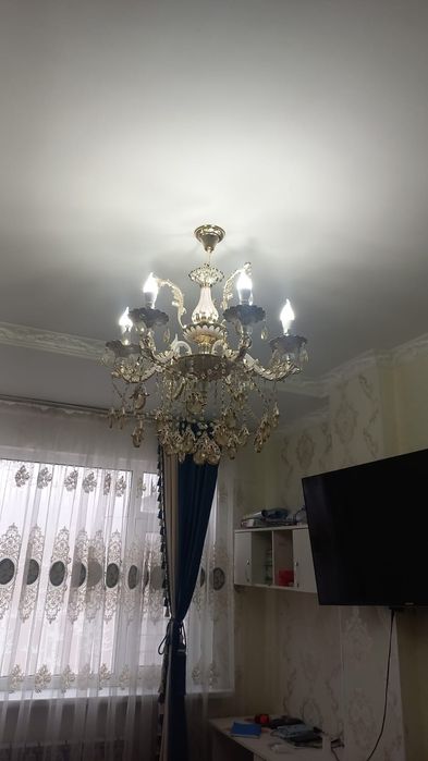 Продам люстру не дорого