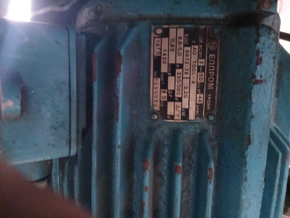 Продвам чисто нова гранул машина и две ярмомелки в добър вид