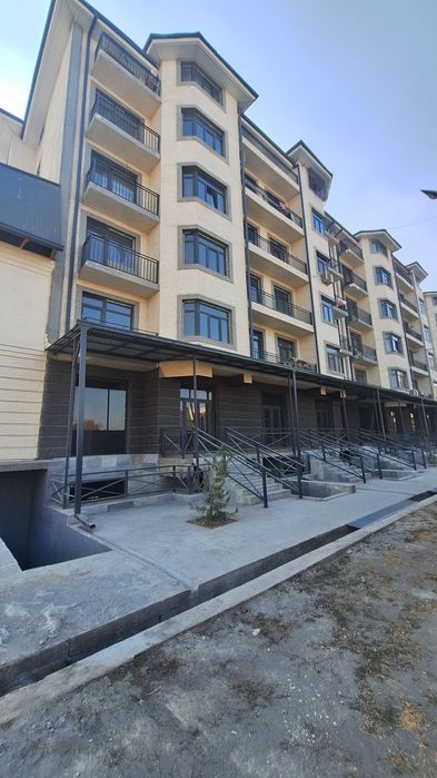 2 хонали квартира сатилади 1 этажда. Адрес Супер.