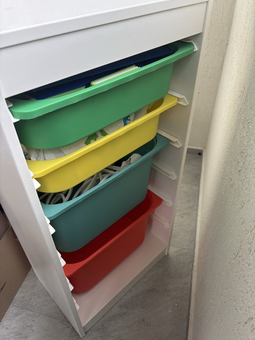 Шкаф Икеа с кутии