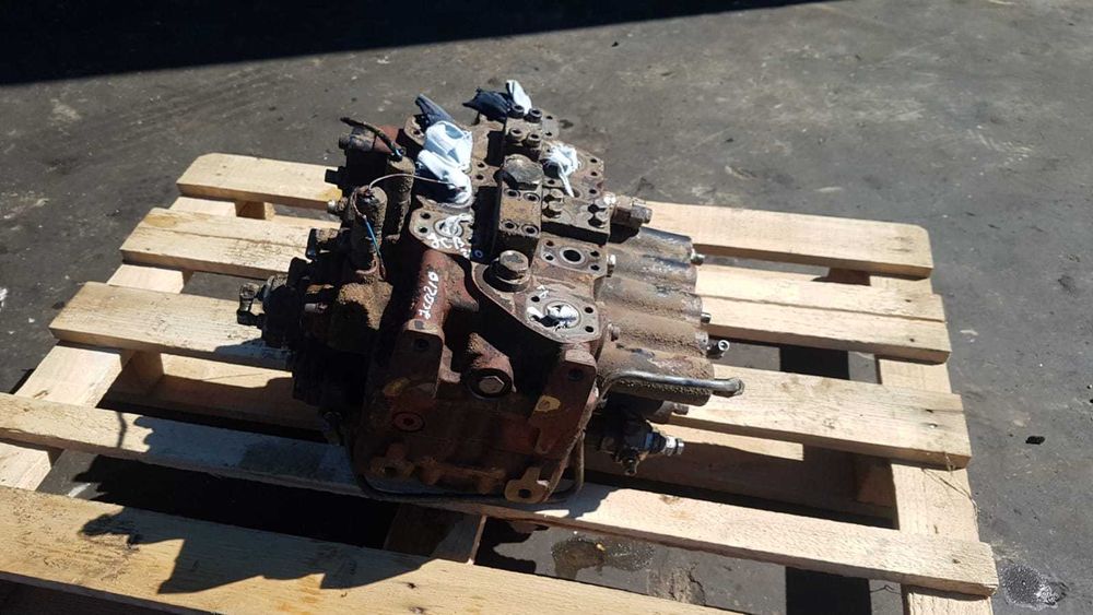 Distribuitor hidraulic excavator JCB JS 210 , 220 , 240