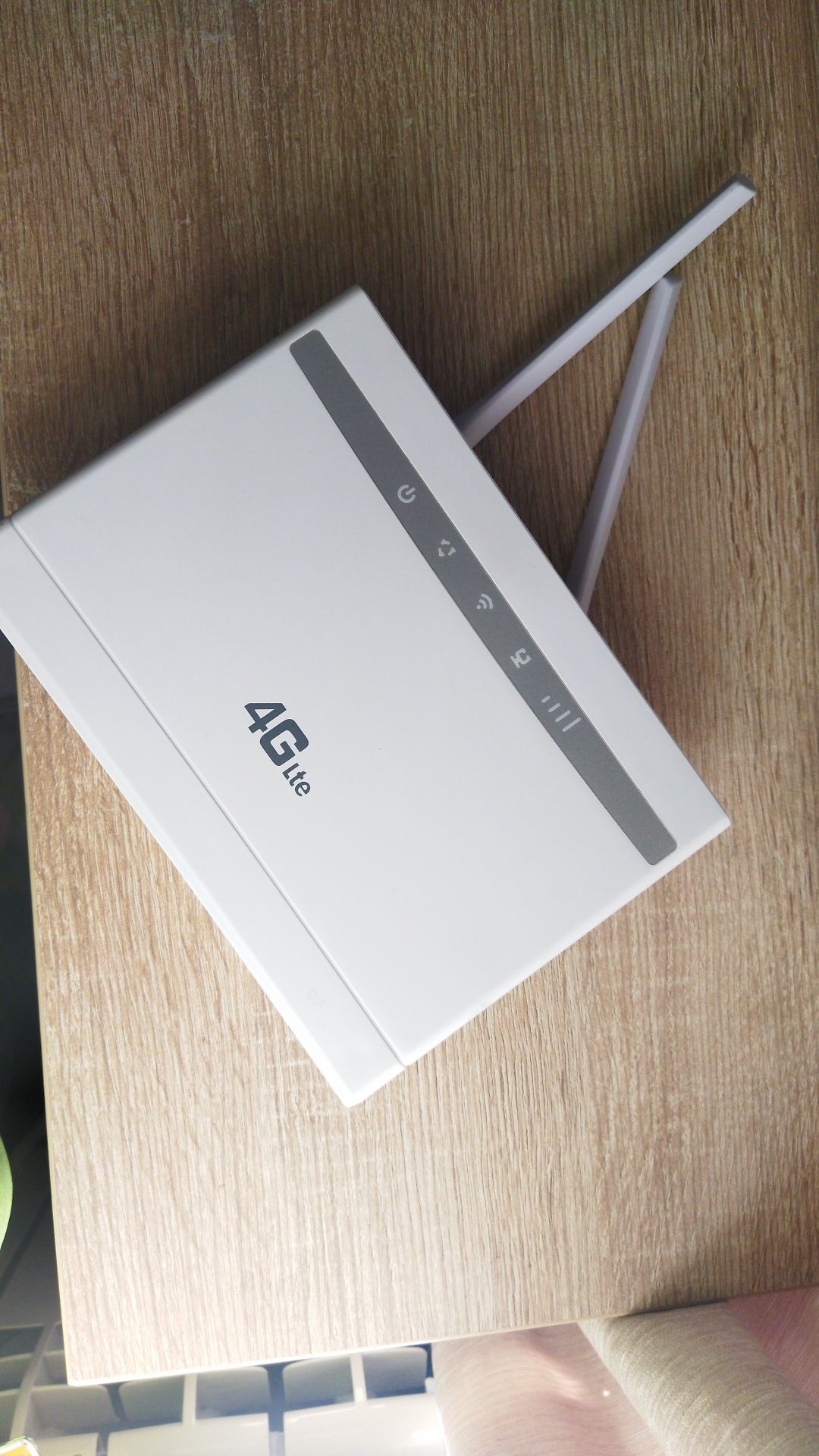 продам роутер Wi-Fi с симкой, б/у