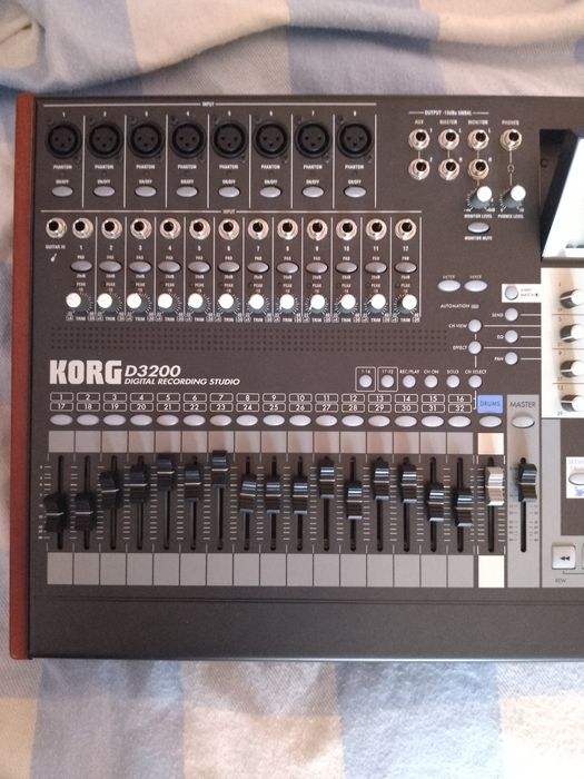 Mixer  Korg  D3200