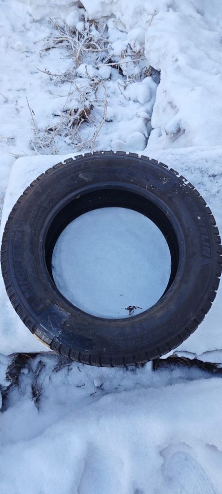 Продам резину мишлен 235/60/17