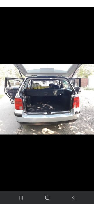 Vad vw Passat lovit în partea dreapta
