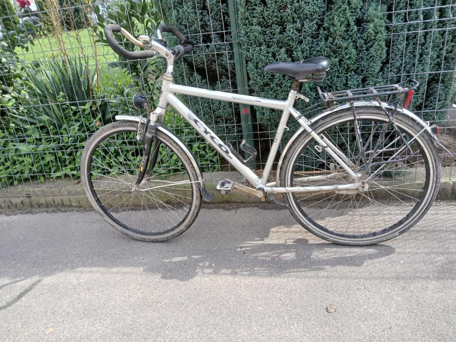 Vind bicicleta cu roti de 28 cu viteze in. Butuc