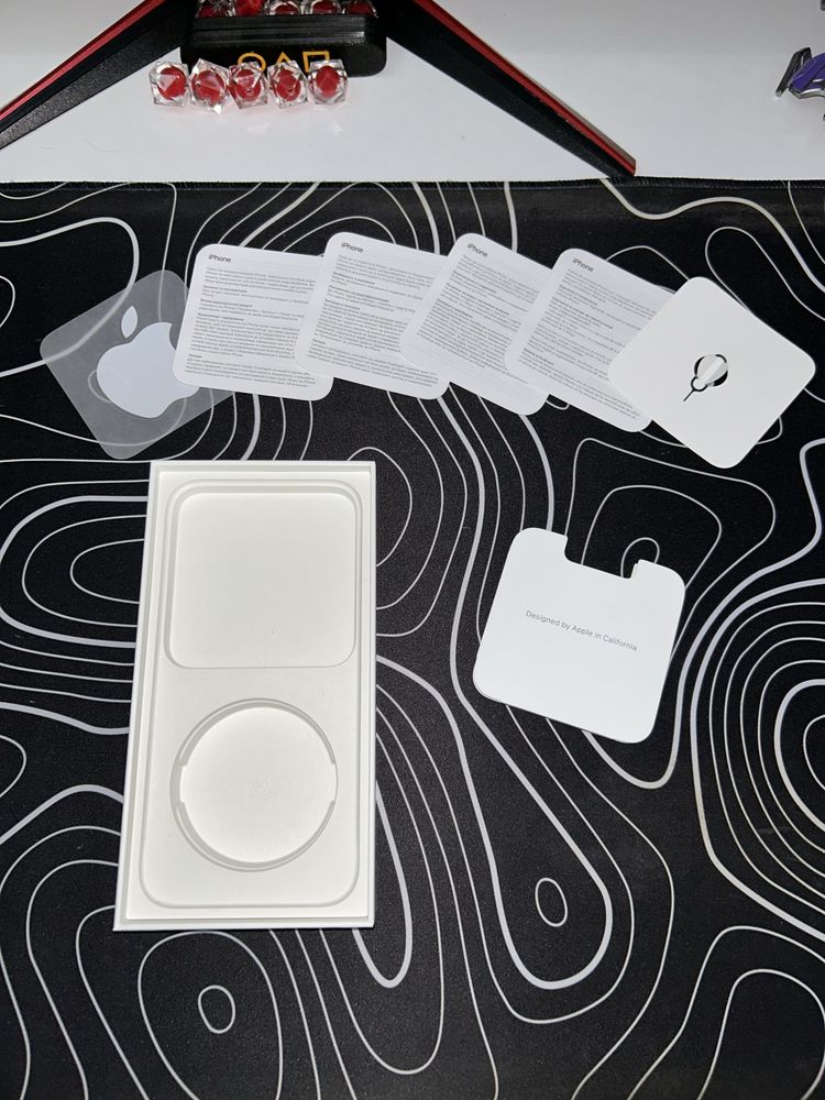 iPhone 14 Plus White 128 GB + 8 кейса + зарядно + Адаптер за SD карта
