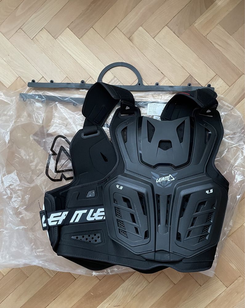 Protectie Leatt Chest Protector 4.5 Pro Noua