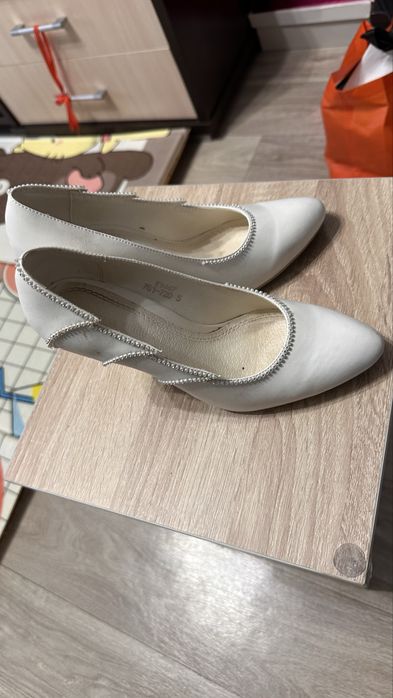 Продам свадебные туфли