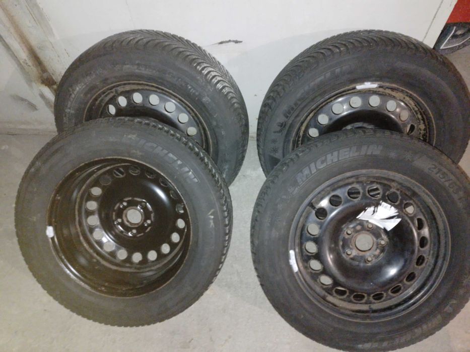 Метални джанти 6,5Jx17, 5х110, ЕТ 38 със зимни гуми 215/65R17