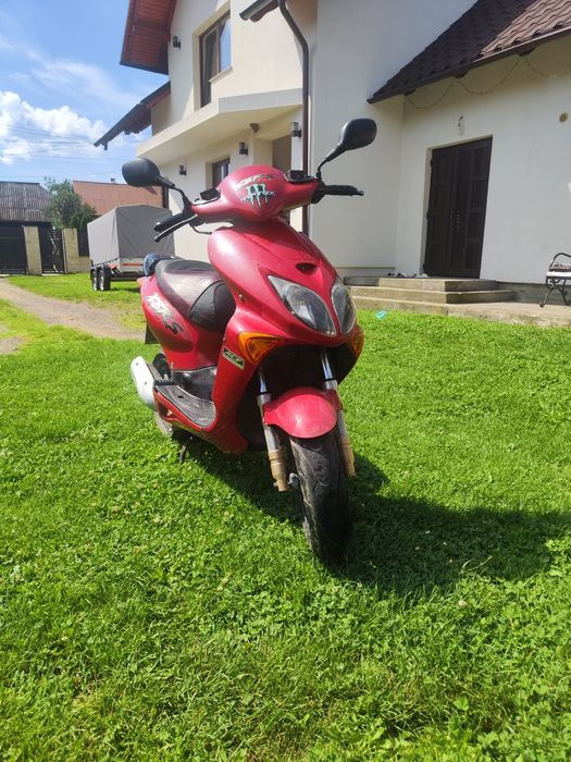 Scuter de 49 cmc Honda x8 RS