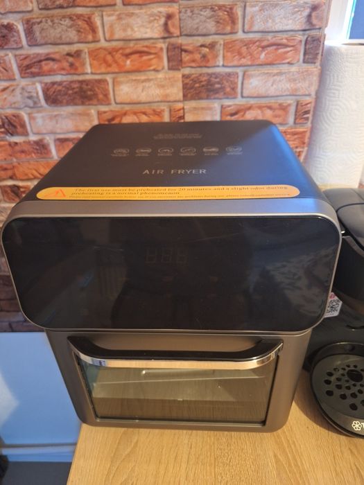 Vând Air Fryer aproape nou folosit doar o singura data