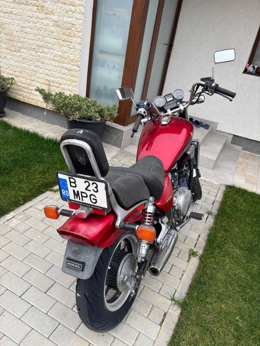 Honda VF 700 Magna