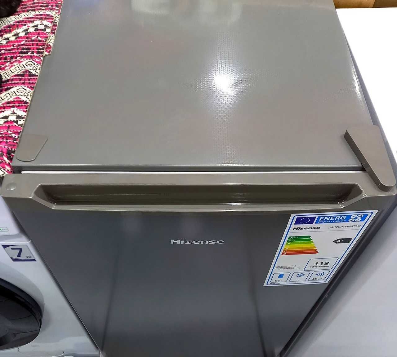 Hisense Холодильник mini формата RS-12DR Silver