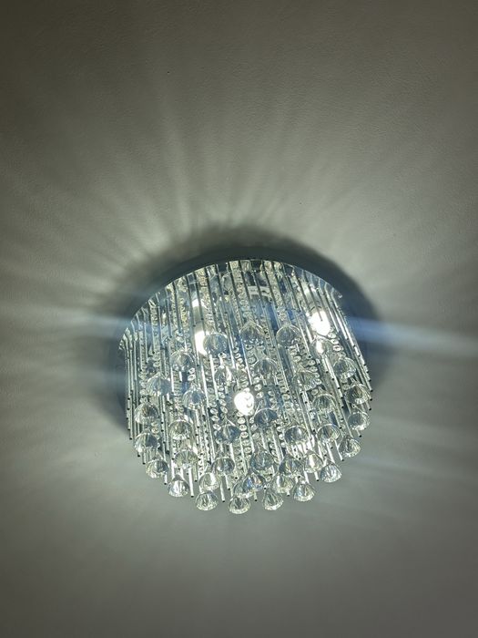 Продам люстру   в зал