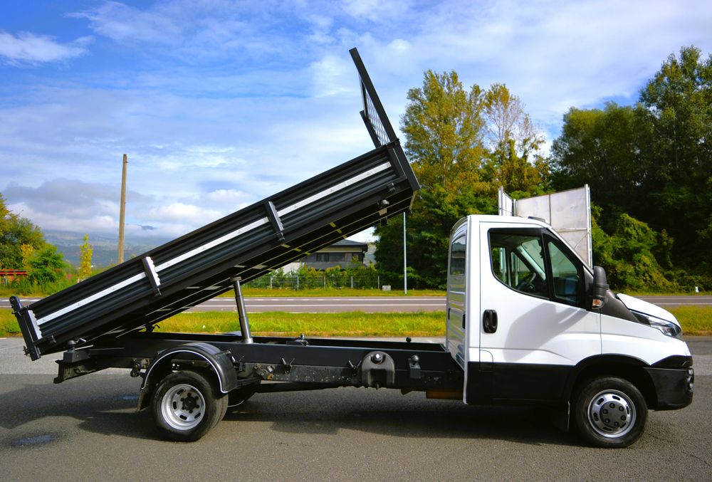 Iveco Daily 2016 basculabil pe 3 parti