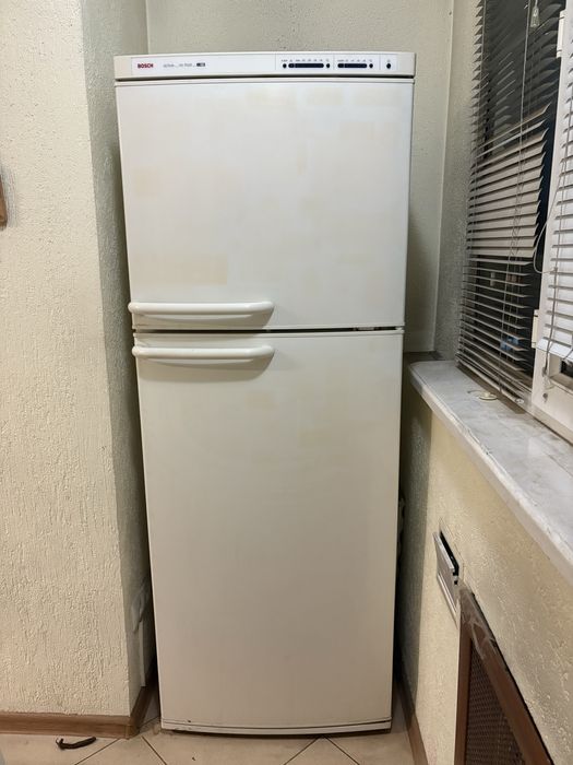 Холодильник Bosch, в рабочем состоянии