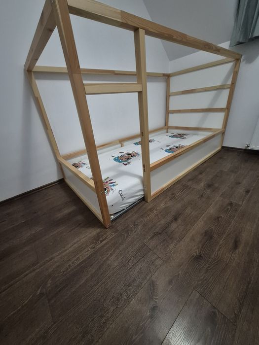 Vând pat pentru copii Kura de la Ikea 90×200