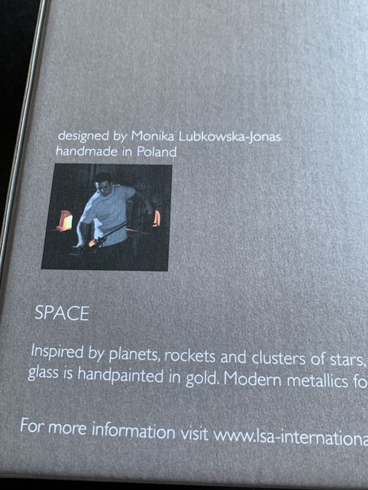Cadou . Pahare  de vin lucrate manual . Pictate manual . LSA space .