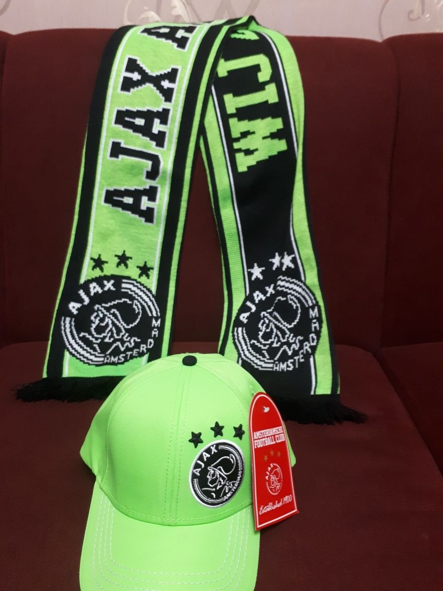 Кепка и шарф для болельщиков команды AJAX