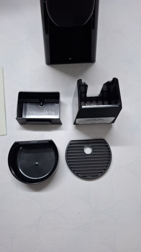 Nespresso De'Longhi Essenza Mini EN 85.B кафемашина за еспресо, черна,