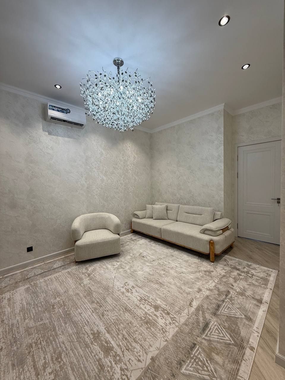Продается 3х ком квартира, ЖК Мухташам, ор-р: мест. Финансов, 80 м²