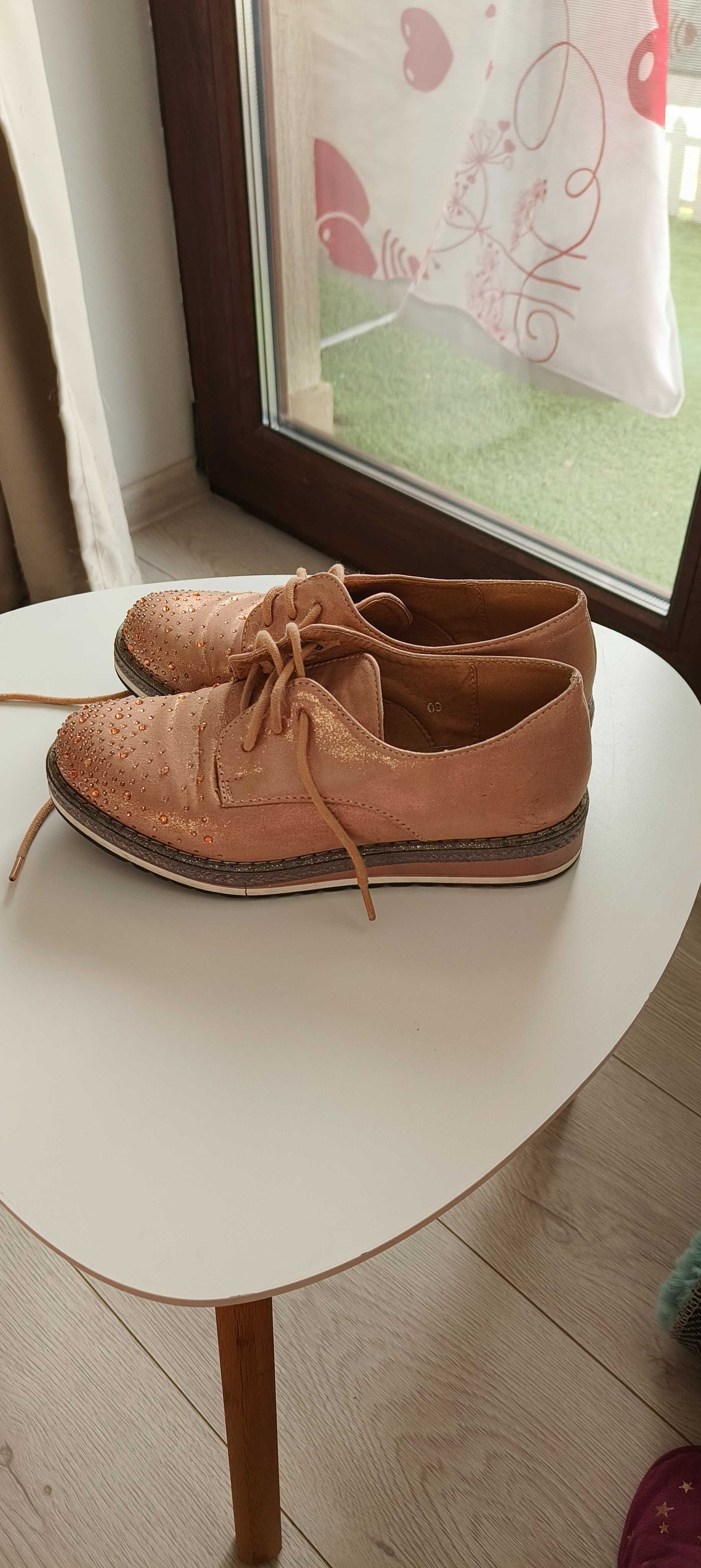 Pantofi cu talpa joasa roz pudra mărimea 33