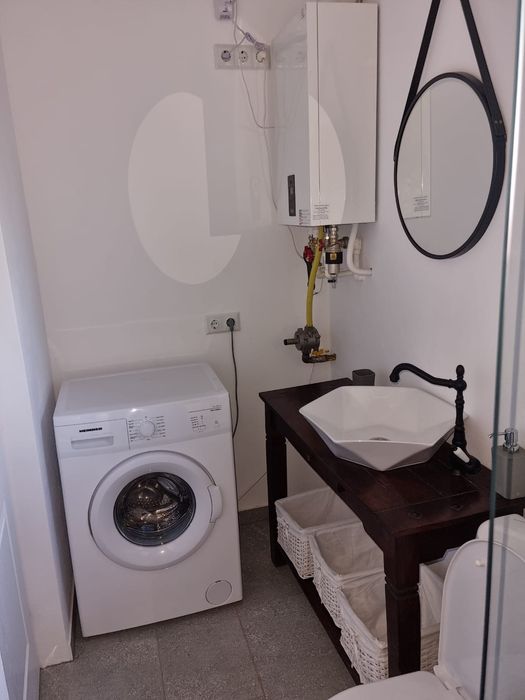 Închiriez apartament la curte cu 2 dormitoare.e