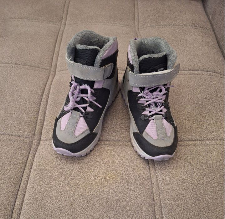 Продаю ботинки утеплённые для девочки.